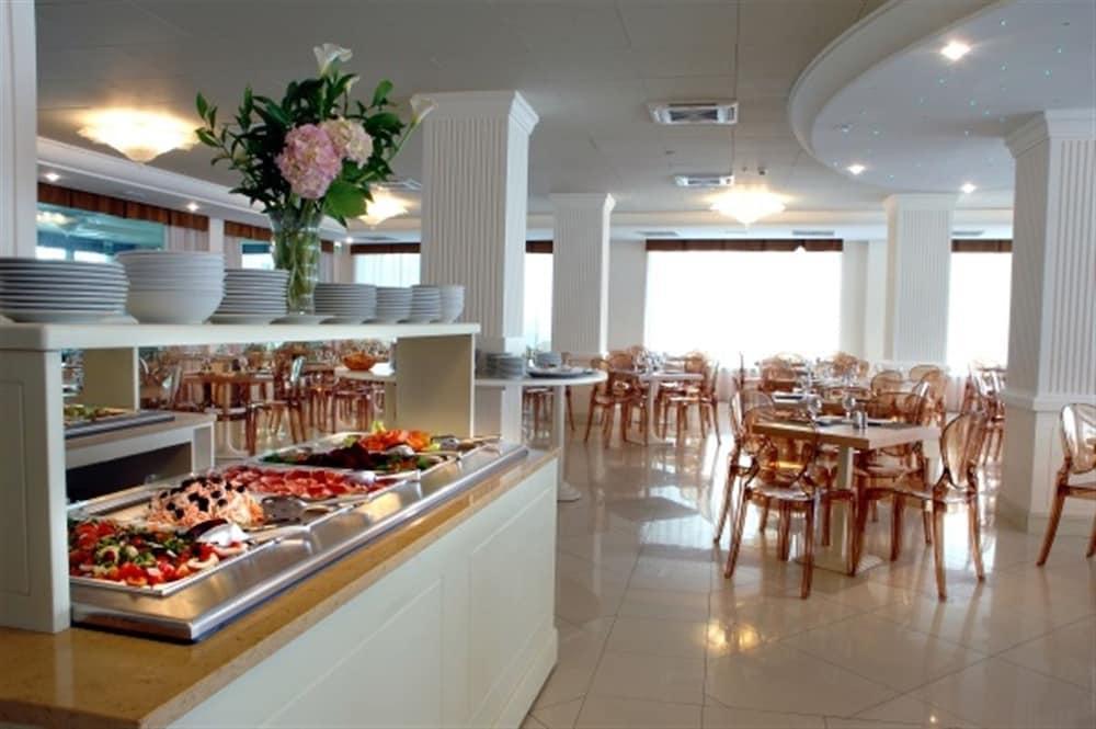 Hotel Roma Residenza Cervia Exteriör bild